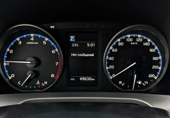 Подержанный автомобиль Toyota RAV4 2018 года (16 фото)