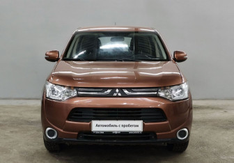 Подержанный автомобиль Mitsubishi Outlander 2012 года (3 фото)