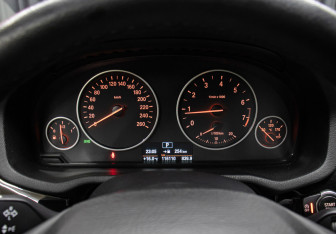 Подержанный автомобиль BMW X3 2016 года (13 фото)