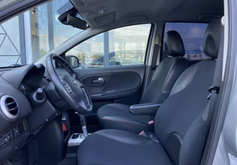 Подержанный автомобиль Nissan Note 2010 года (19 фото)