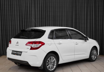 Подержанный автомобиль Citroen C4 Hatchback 2011 года (4 фото)