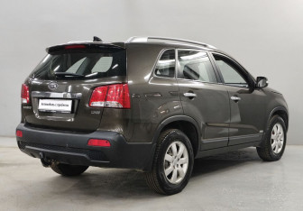 Подержанный автомобиль Kia Sorento 2012 года (5 фото)