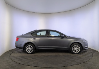 Подержанный автомобиль Skoda Octavia Liftback 2018 года (4 фото)