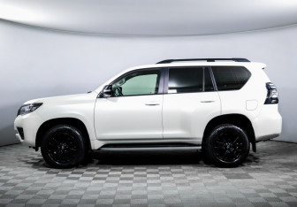 Подержанный автомобиль Toyota Land Cruiser Prado 2021 года (8 фото)