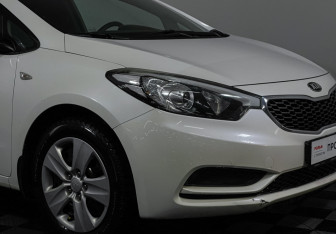 Подержанный автомобиль Kia Cerato Sedan 2015 года (14 фото)