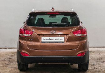 Подержанный автомобиль Hyundai ix35 2014 года (6 фото)