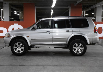 Подержанный автомобиль Mitsubishi Pajero Sport 2003 года (8 фото)