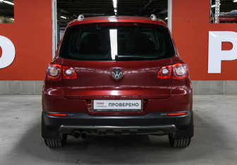 Подержанный автомобиль Volkswagen Tiguan 2009 года (6 фото)