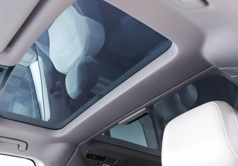 Подержанный автомобиль Volkswagen Multivan 2022 года (21 фото)