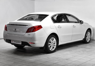 Подержанный автомобиль Peugeot 508 Sedan 2012 года (5 фото)