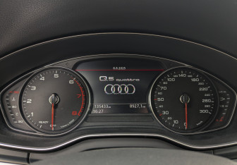 Подержанный автомобиль Audi Q5 2017 года (13 фото)