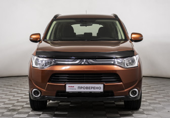 Подержанный автомобиль Mitsubishi Outlander 2012 года (2 фото)