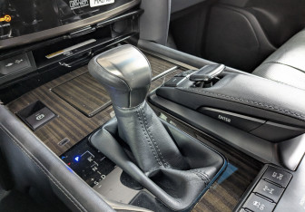 Подержанный автомобиль Lexus LX 2017 года (29 фото)