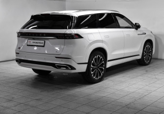 Подержанный автомобиль Jaecoo J8 2024 года (5 фото)