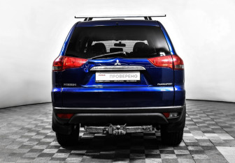 Подержанный автомобиль Mitsubishi Pajero Sport 2013 года (6 фото)