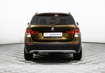 Подержанный автомобиль BMW X1 2011 года (6 фото)