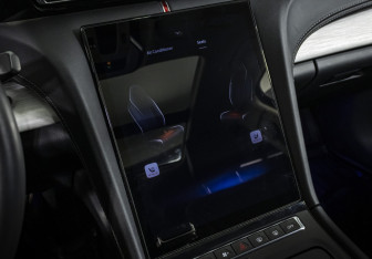 Подержанный автомобиль Hongqi H5 2024 года (16 фото)