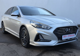 Подержанный автомобиль Hyundai Sonata 2019 года (3 фото)