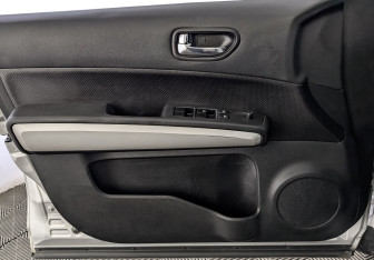 Подержанный автомобиль Nissan X-Trail 2013 года (19 фото)