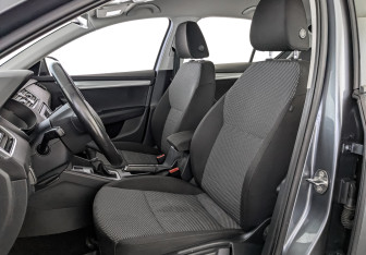 Подержанный автомобиль Skoda Octavia Liftback 2013 года (20 фото)