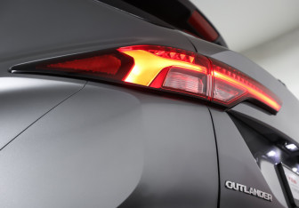 Подержанный автомобиль Mitsubishi Outlander 2022 года (22 фото)