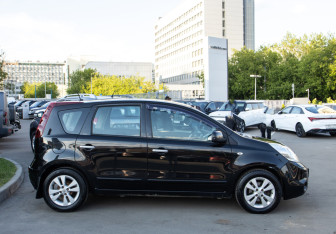 Подержанный автомобиль Nissan Note 2010 года (3 фото)