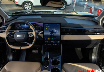 Подержанный автомобиль Geely Atlas 2024 года (11 фото)