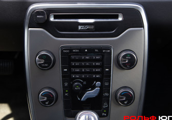 Подержанный автомобиль Volvo XC70 2012 года (14 фото)