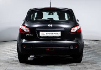 Подержанный автомобиль Nissan Qashqai 2010 года (6 фото)