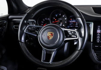 Подержанный автомобиль Porsche Macan 2019 года (14 фото)
