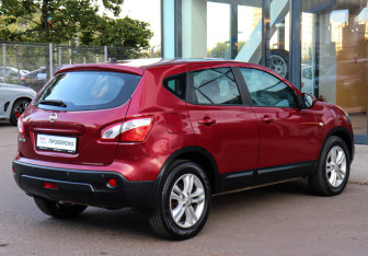 Подержанный автомобиль Nissan Qashqai 2010 года (4 фото)