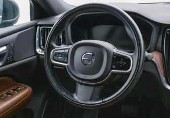 Подержанный автомобиль Volvo S60 2020 года (15 фото)