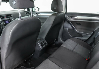 Подержанный автомобиль Volkswagen Golf Hatchback 2014 года (9 фото)