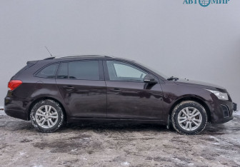 Подержанный автомобиль Chevrolet Cruze Wagon 2014 года (4 фото)