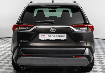 Подержанный автомобиль Toyota RAV4 2020 года (6 фото)
