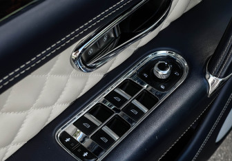 Подержанный автомобиль Bentley Bentayga 2018 года (23 фото)
