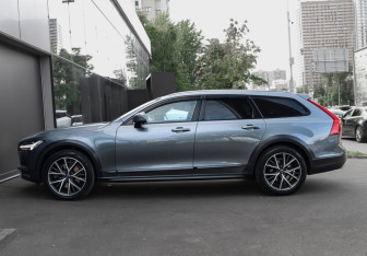 Подержанный автомобиль Volvo V90 Cross Country 2017 года (8 фото)