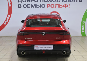 Подержанный автомобиль Changan UNI-V 2024 года (8 фото)