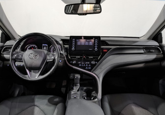 Подержанный автомобиль Toyota Camry Sedan 2021 года (14 фото)