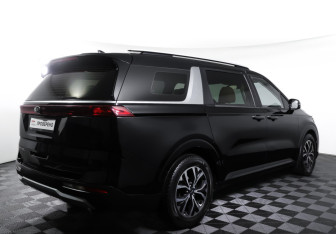 Подержанный автомобиль Kia Carnival 2021 года (5 фото)