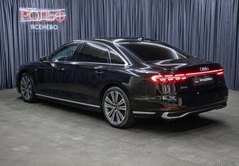 Подержанный автомобиль Audi A8 2023 года (6 фото)