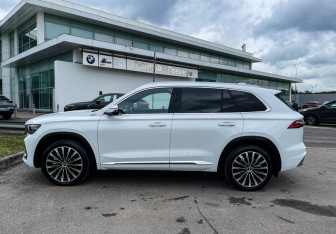 Подержанный автомобиль Geely Monjaro 2025 года (8 фото)