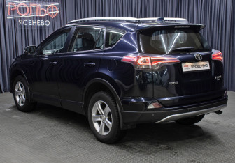 Подержанный автомобиль Toyota RAV4 2018 года (7 фото)