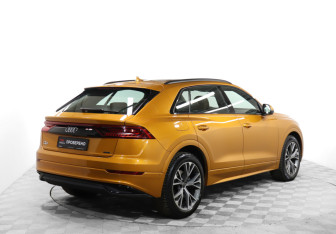 Подержанный автомобиль Audi Q8 2021 года (5 фото)