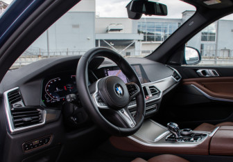 Подержанный автомобиль BMW X5 2019 года (9 фото)