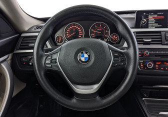 Подержанный автомобиль BMW M3 Sedan 2015 года (22 фото)