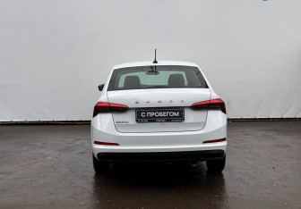 Подержанный автомобиль Skoda Rapid Liftback 2021 года (7 фото)