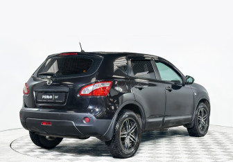 Подержанный автомобиль Nissan Qashqai 2011 года (5 фото)