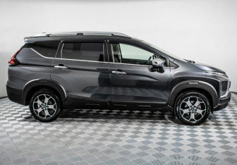 Подержанный автомобиль Mitsubishi Xpander 2022 года (4 фото)