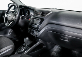 Подержанный автомобиль Kia Rio Hatchback 2012 года (8 фото)